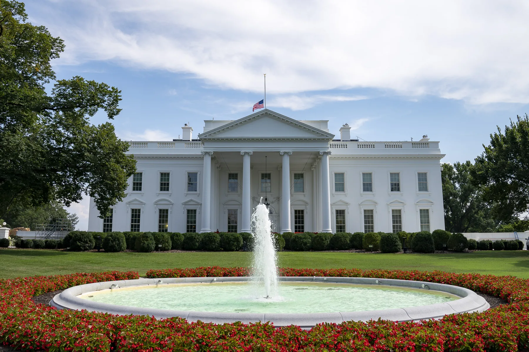 Half-Staff or Half-Mast? Meaning, Correct U.S. Usage and Common Questions