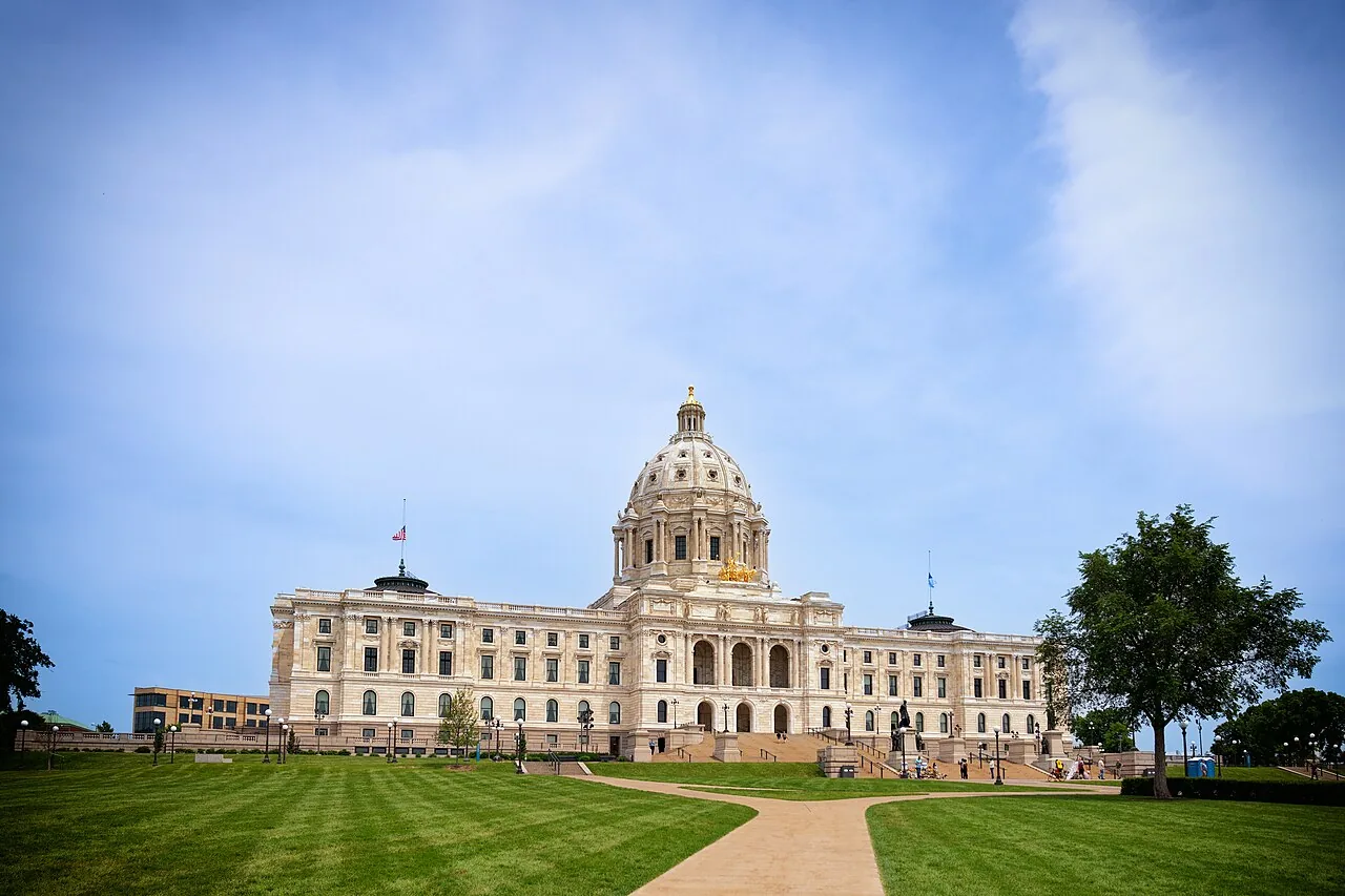 Minnesota Half-Staff Alerts: How to Subscribe and Verify Official Flag Orders