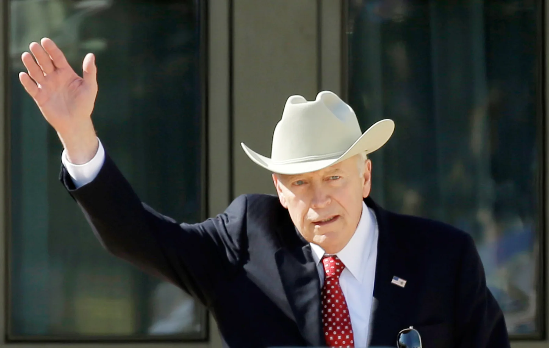 Former Vice President Dick Cheney waves while wearing a white cowboy hat in Dallas in 2013